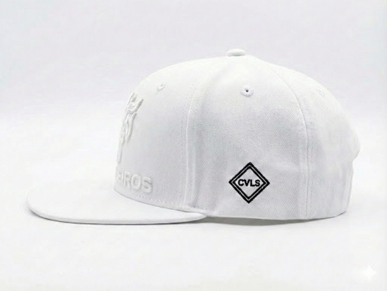 【勝利の女神キャップ】CAVALEIROS.ORIGINAL シグネチャー・キャップ / White all logo