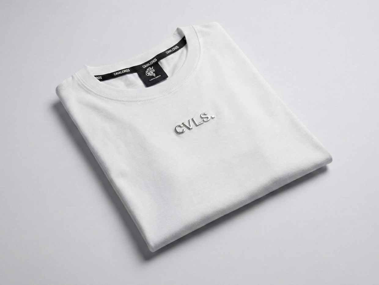 【CAVALEIROS.】METAL ORIGINAL LOGO FIT T-SHIRT White