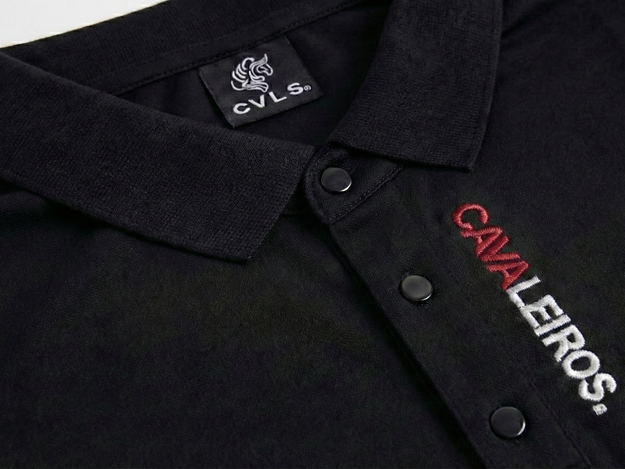 NEW【CAVALEIROS.】バーティカルロゴ シルキータッチポロ Black